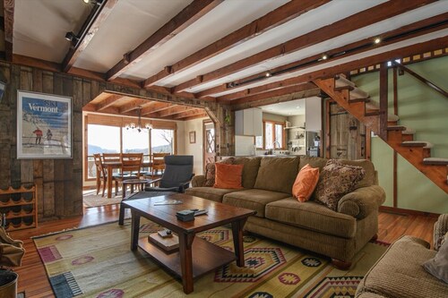 Secluded Vermont Chalet w/ Sweeping Mountain Views