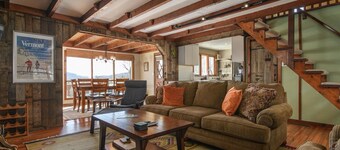 Secluded Vermont Chalet w/ Sweeping Mountain Views