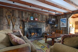 TV, livros, aparelho de som