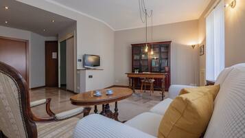 Basic Apartment, Balcony | Living area