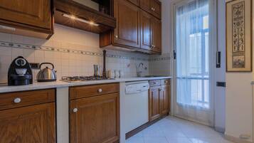Basic Apartment, Balcony | Private kitchen | Espresso maker, electric kettle