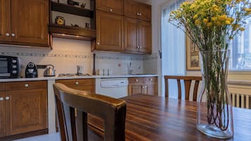 Basic Apartment, Balcony | Private kitchen | Espresso maker, electric kettle