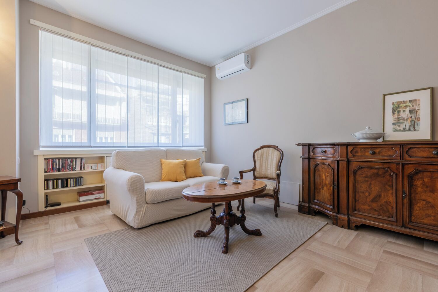 Basic-Apartment, Balkon | Wohnbereich | 35-cm-Fernseher mit Digitalempfang