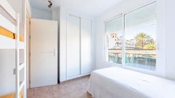 Bügeleisen/Bügelbrett, WLAN, Bettwäsche