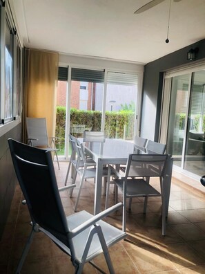 屋外ダイニングエリア