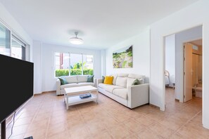 TV - Apartment 'Apartamento Luz De Baria' with Shared Pool, Private Terrace and Air Conditioning (Vera)