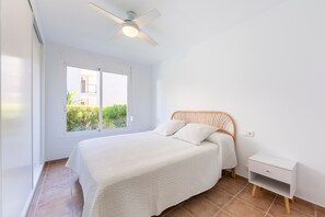 Strykjärn/strykbräda, wi-fi och sängkläder