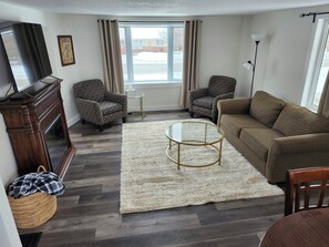 Smart TV - Getaway by the Bay (Owen Sound)