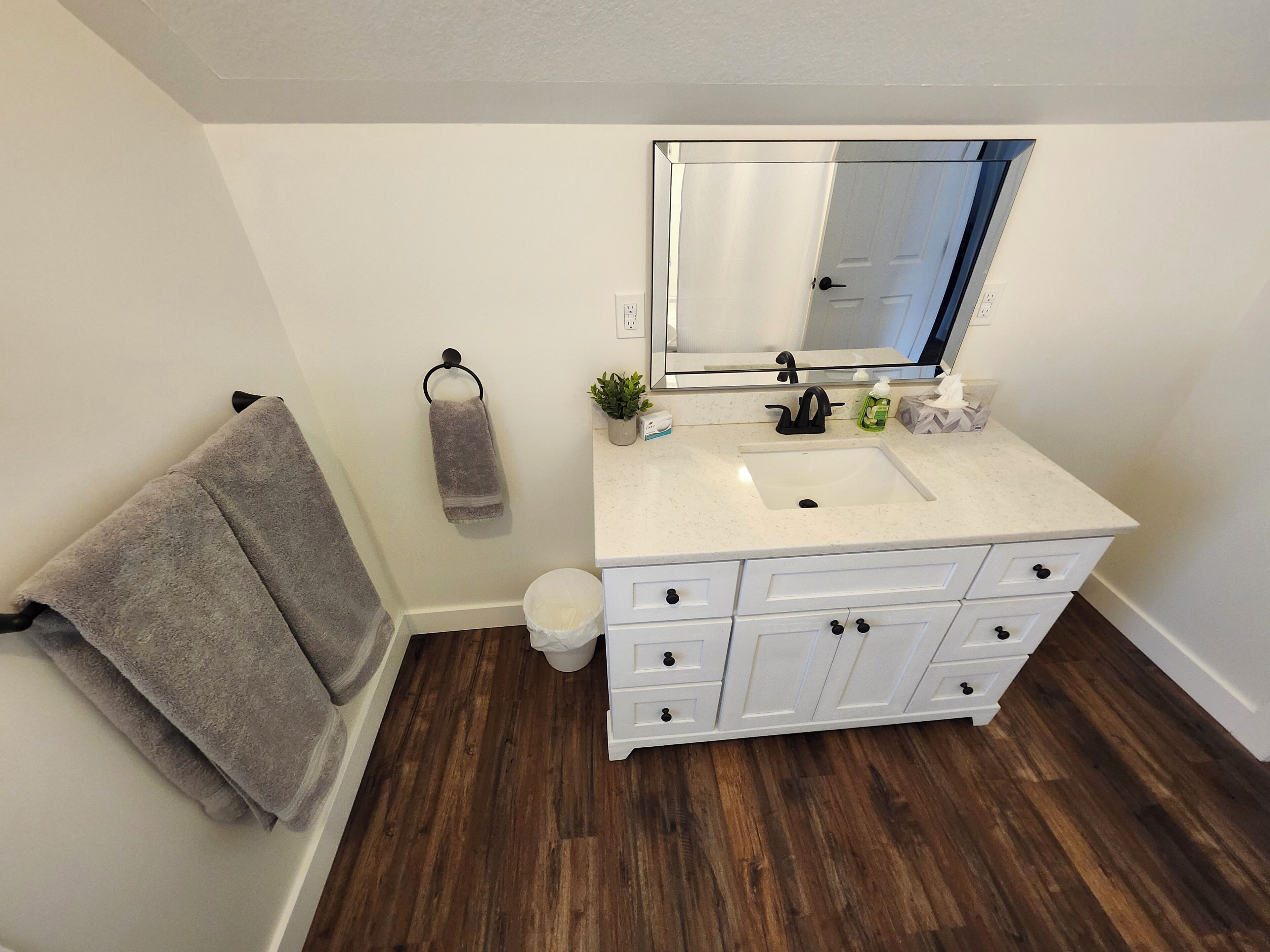 Serviettes fournies, savon, papier toilette