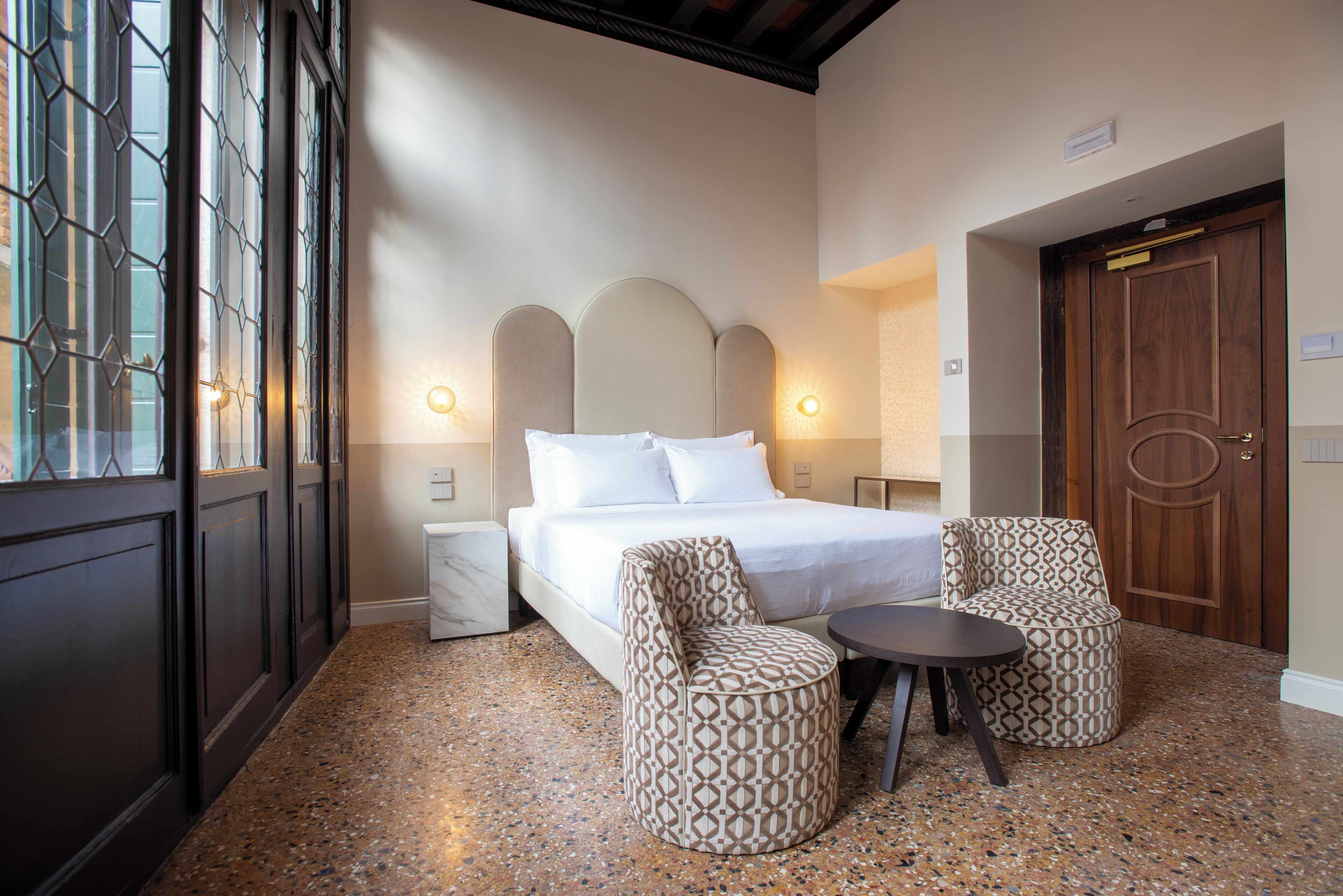 Suite Junior, vista canale | Minibar, una scrivania, Wi-Fi gratuito, lenzuola