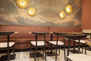 Daily buffet breakfast (EUR 20 per person) - Hotel de l'Alboro (Venice)