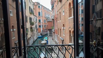 Suite Junior, vue canal | Vue de la chambre