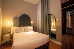 Minibar, escritorio, wifi gratis y ropa de cama 