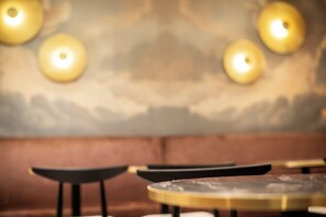 Colazione a buffet, servita tutte le mattine (20 EUR a persona) 