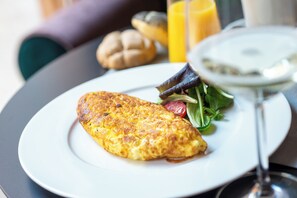 Desayuno buffet (EUR 20 por persona)