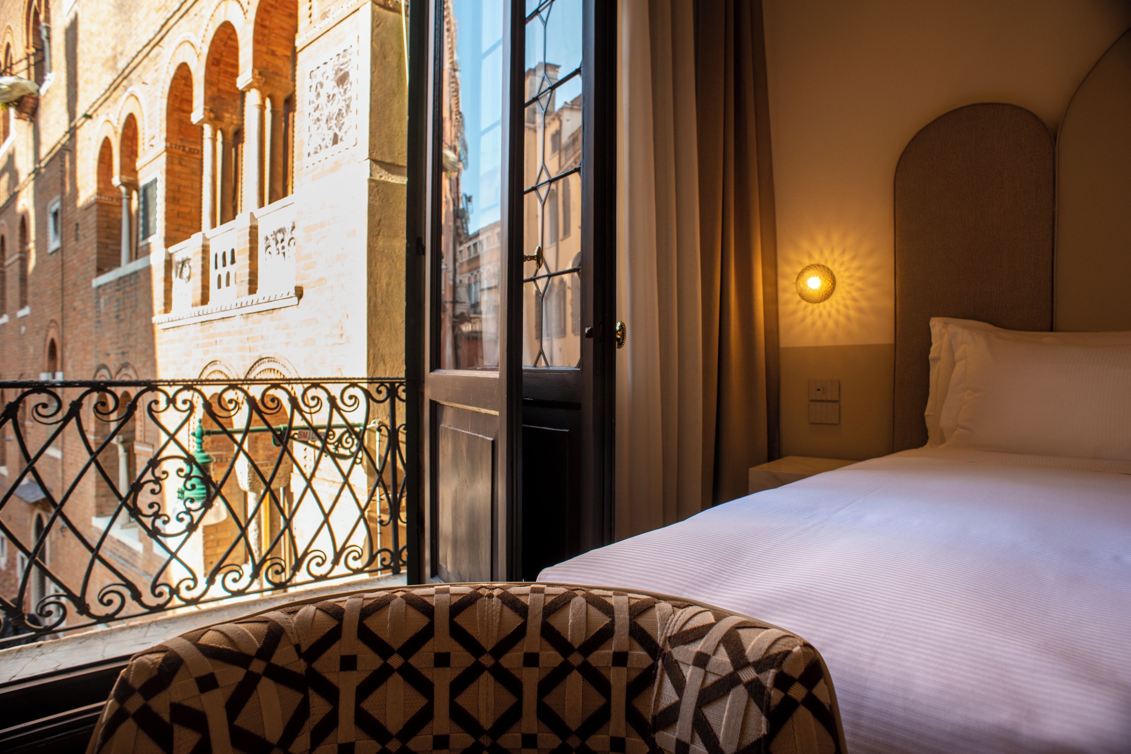 Junior Suite, Canal View | Minibar, free WiFi, bed sheets