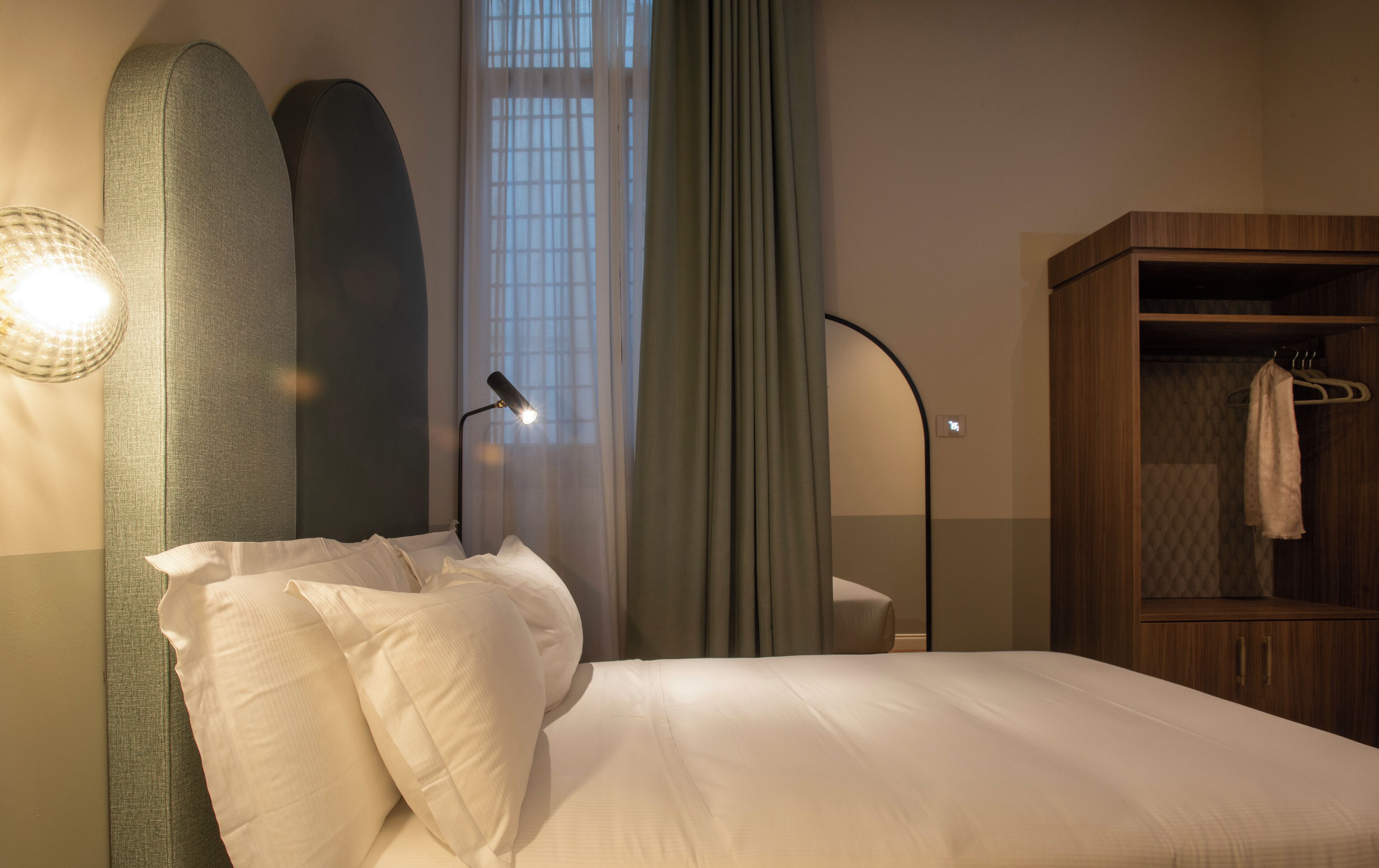 Zimmer (Queen) | Minibar, Schreibtisch, kostenloses WLAN, Bettwäsche