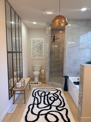 Dusche, Handtücher, Seife, Toilettenpapier