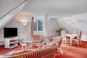 Een televisie, videogames en een stereo