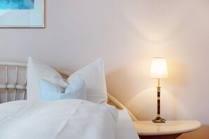WiFi, bed sheets