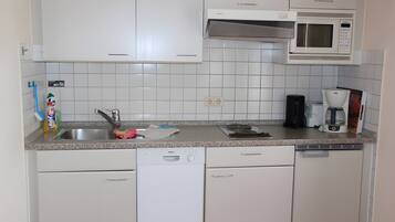 Kühlschrank, Herdplatte, Geschirrspüler