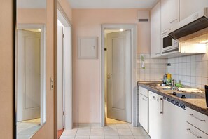 Refrigerador, placa de cocina, lavavajillas, cafetera/tetera