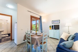 Apartamento, 1 quarto, sacada | Sala de jantar