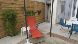Terrace/patio - L'escale, 5 min from the ramparts, air-conditioning, wifi, garden terrace (NIMES)