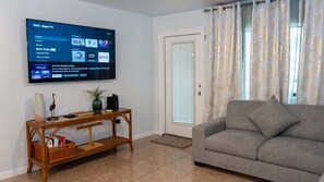TV - NEW! * Sleeps 10 * Direct Beach * Heated Pool * (South Padre Island)