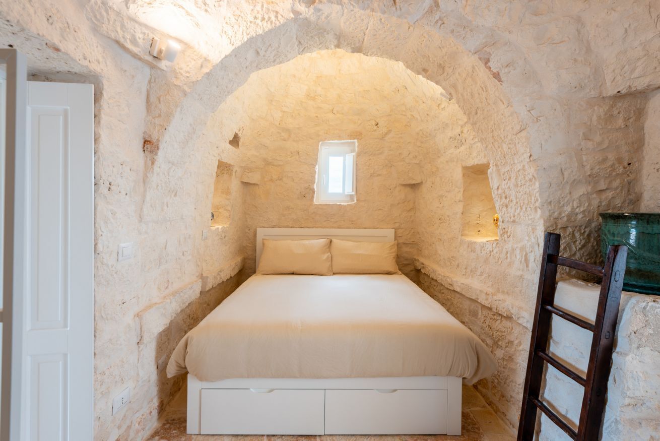 2 bedrooms, iron/ironing board, travel crib, free WiFi