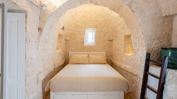 2 bedrooms, iron/ironing board, travel crib, free WiFi