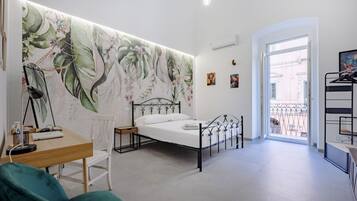 2 Schlafzimmer, Bügeleisen/Bügelbrett