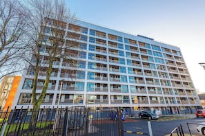 Exterior - Modern 1 Bed - Close to City Centre (Manchester)