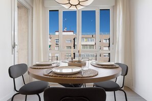 Dining - Stylish Bernabeu Apartment. Pedro Teixeira Madrid (Madrid)