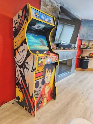 A video game arcade machine with a character from an anime. - Au Jardin Du Levant" gîte with large swimming pool and games room (Holving)