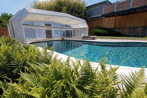 Gîte avec grande piscine et Salle de Jeu "Au Jardin Du Levant"