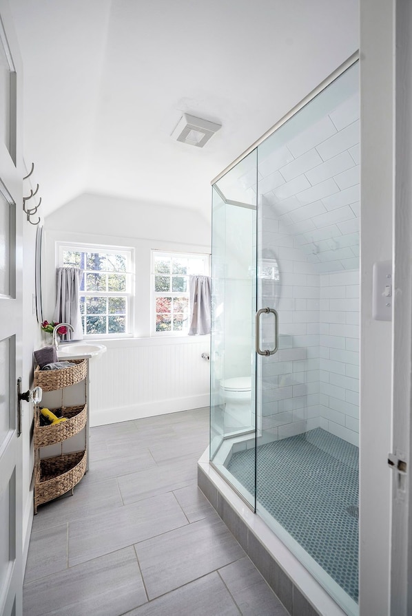 Shower, hair dryer, towels, soap