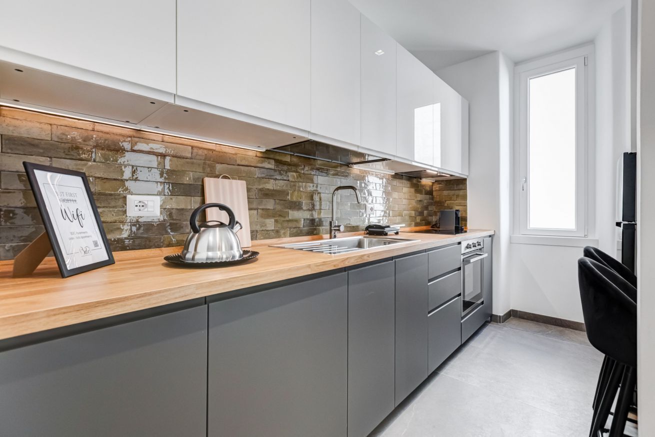 Frigorifero, microonde, forno, piano cottura