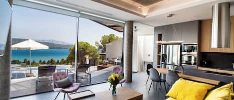 Smart TV, chimenea y impresora