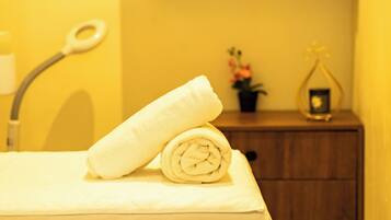 双人护理室、身体护理、热石按摩、深层组织按摩、瑞典式按摩、身体磨砂