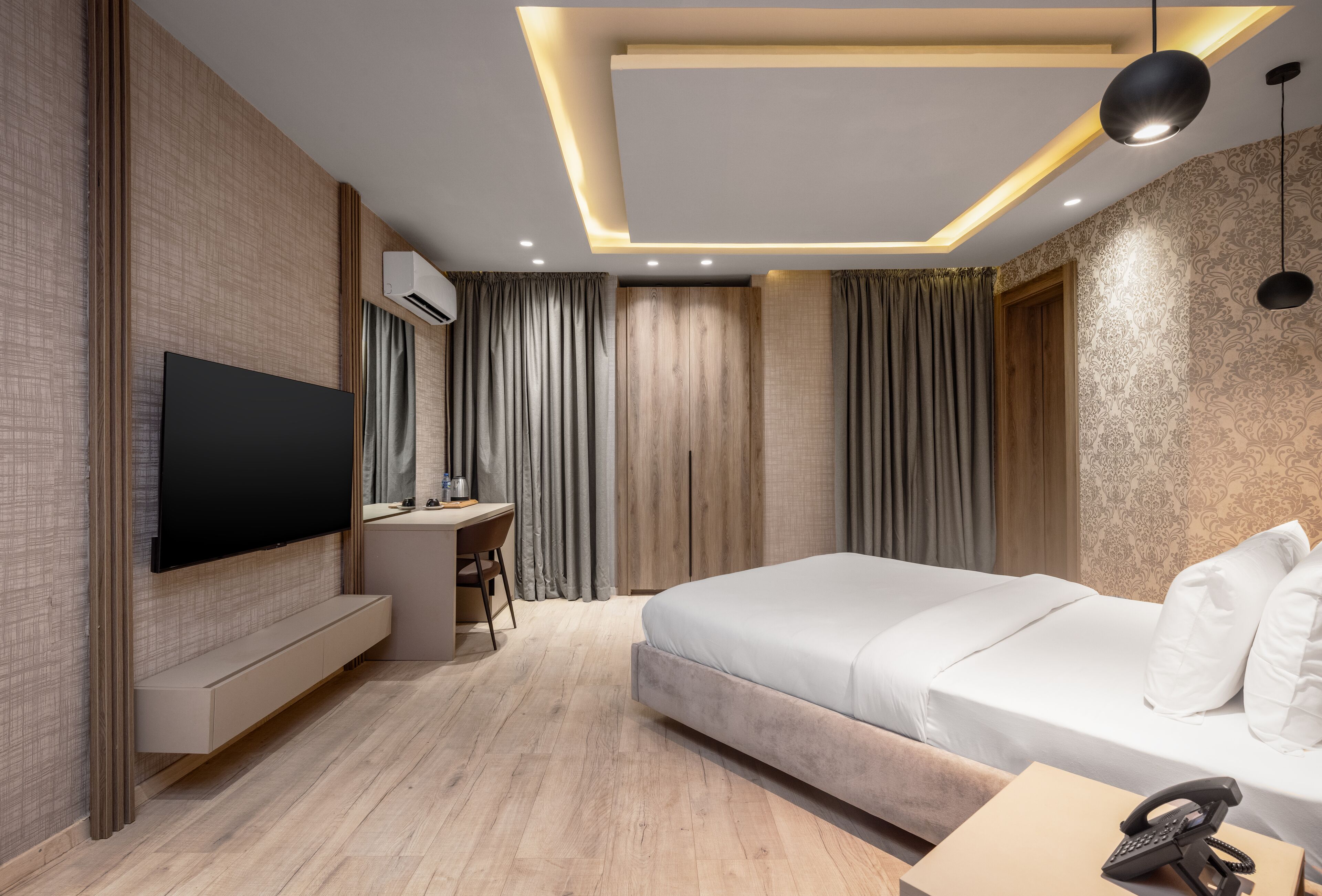 Deluxe Room | Desk, free WiFi, bed sheets