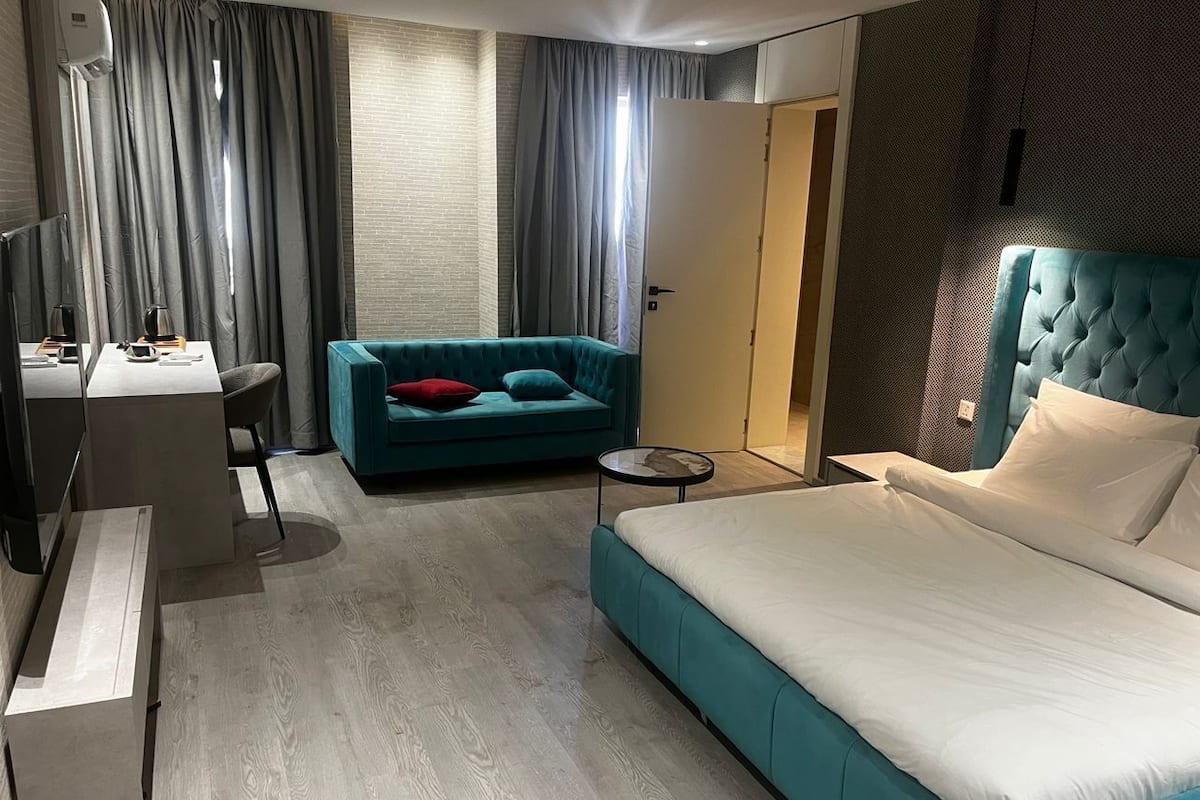 Superior-sviitti, näköala uima-altaalle | Työpöytä, ilmainen Wi-Fi