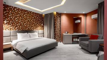 Luxury Room | Desk, free WiFi, bed sheets