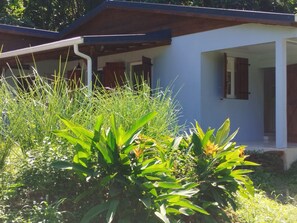 Exterior detail - Villa Heliconia: 10 minutes from beaches and turtles (Les Anses-d'Arlet)