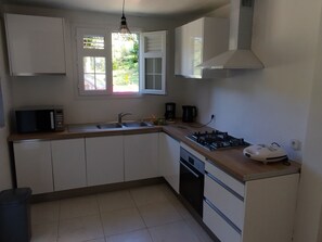 Fridge, microwave, oven, stovetop - Villa Heliconia: 10 minutes from beaches and turtles (Les Anses-d'Arlet)