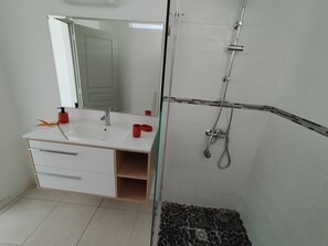 Shower, hair dryer, towels, toilet paper - Villa Heliconia: 10 minutes from beaches and turtles (Les Anses-d'Arlet)