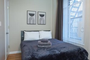 3 bedrooms, iron/ironing board, WiFi, bed sheets - LARGE NEWLY FURNISHED 3BR APT NEAR CENTRAL PARK (New York)