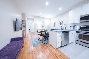 Private kitchen - LARGE NEWLY FURNISHED 3BR APT NEAR CENTRAL PARK (New York)