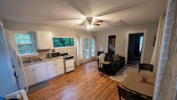 Private kitchen - Cozy Cottage in Union, SC (Union)