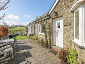 Outdoor dining - Glanyrafon Smithy (Llandysul)